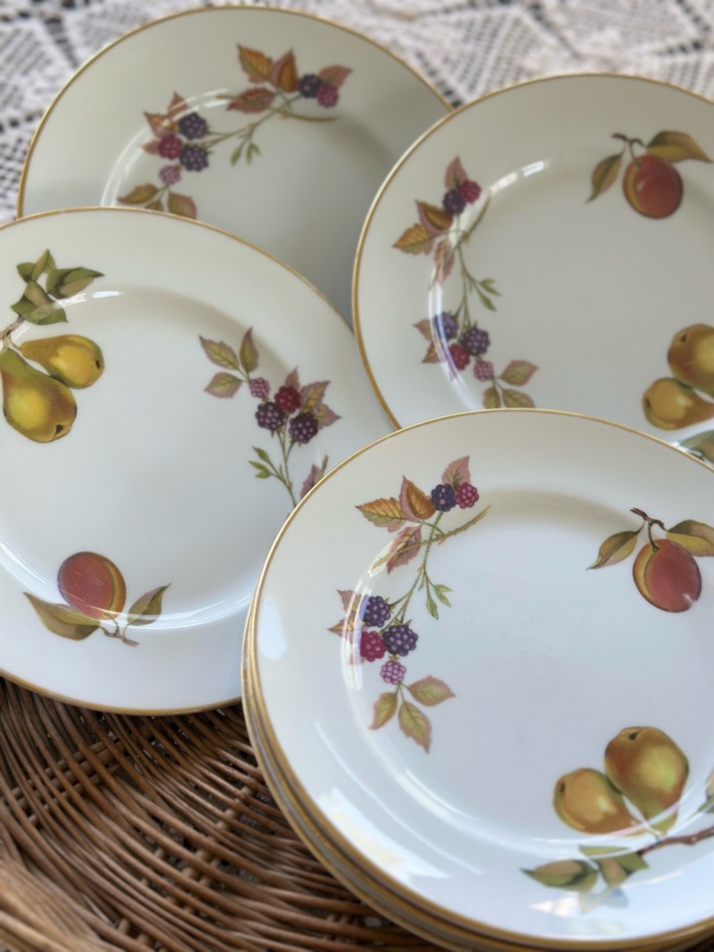 6 Vintage Royal Worcester Evesham Salad Lunch Plates Gold Trim England China